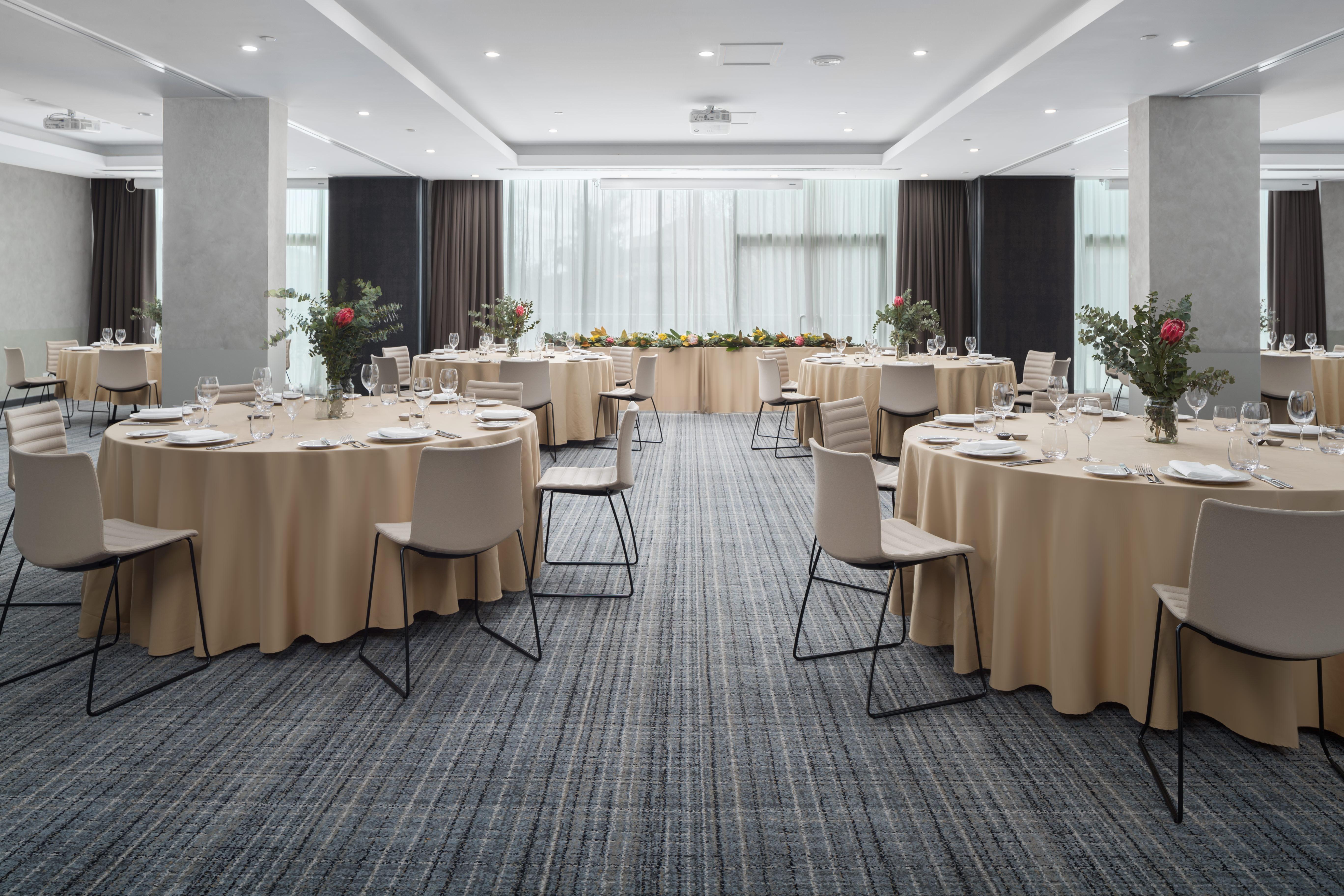 Rydges Canberra Exterior photo