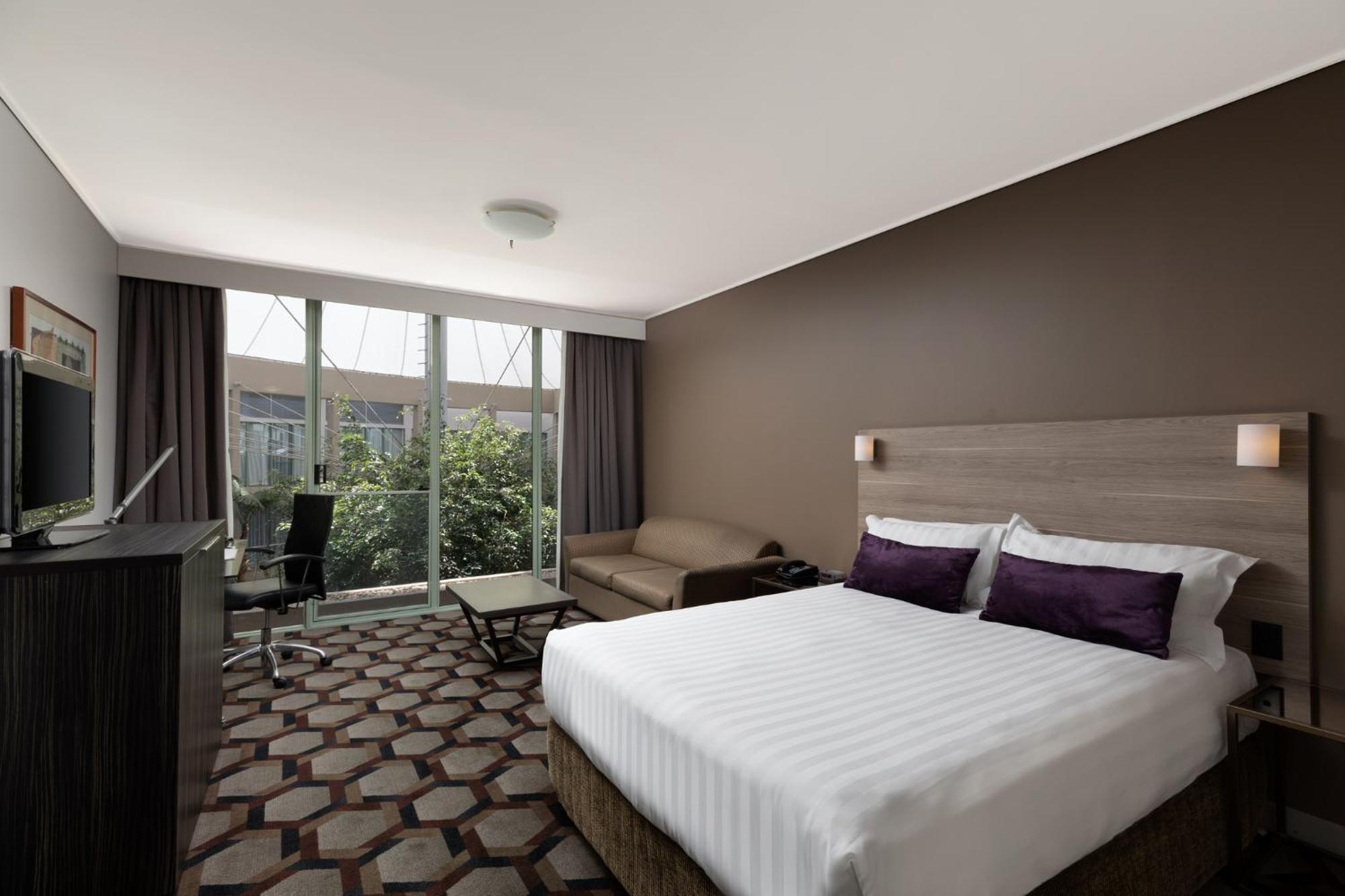 Rydges Canberra Exterior photo