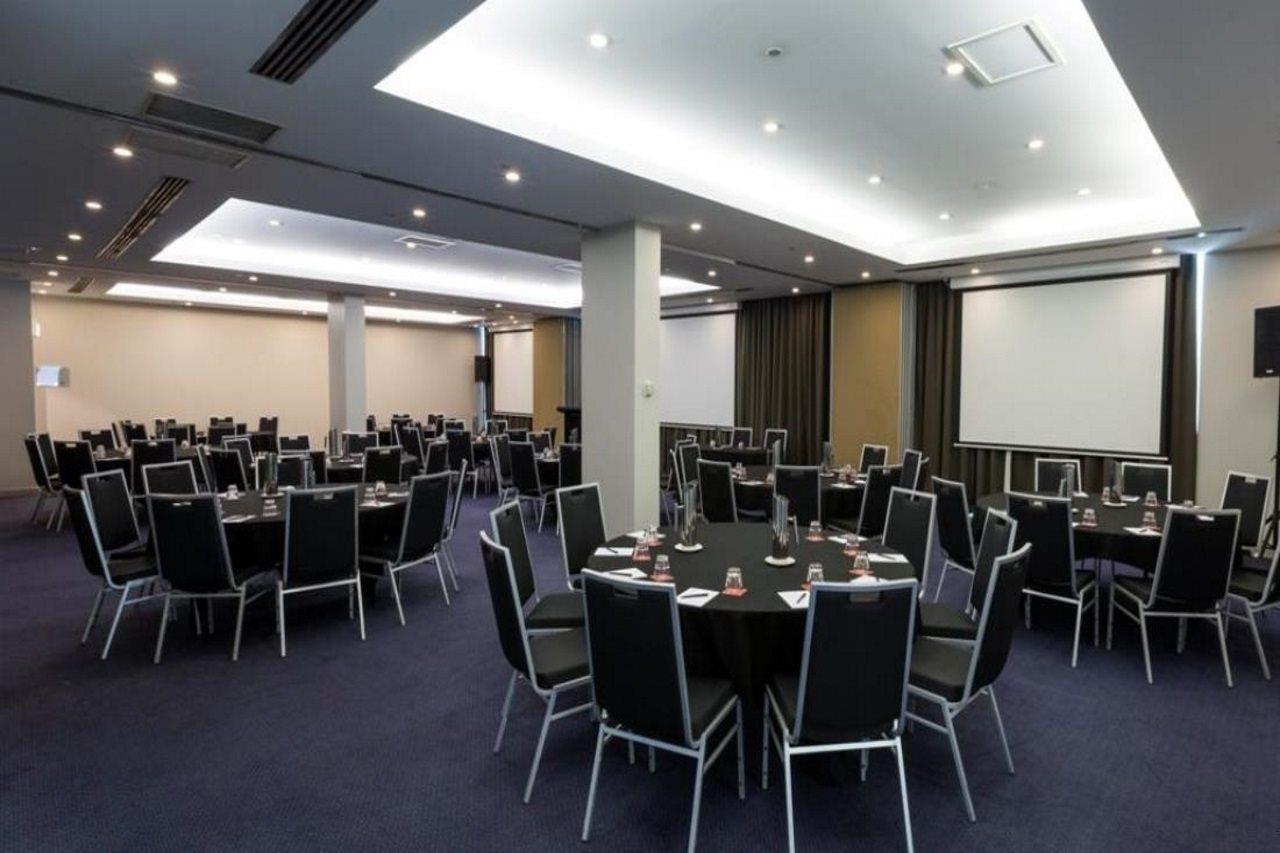 Rydges Canberra Exterior photo